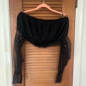 Off the shoulder blacktop, polkadot sleeves